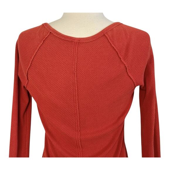 FREE PEOPLE Thermal Ski Lodge Top Orange Waffle Knit Crochet Cuffs Size Sz SP - Picture 9 of 11